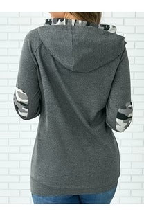 Bluza z kapturem w jesiennym kamuflażu