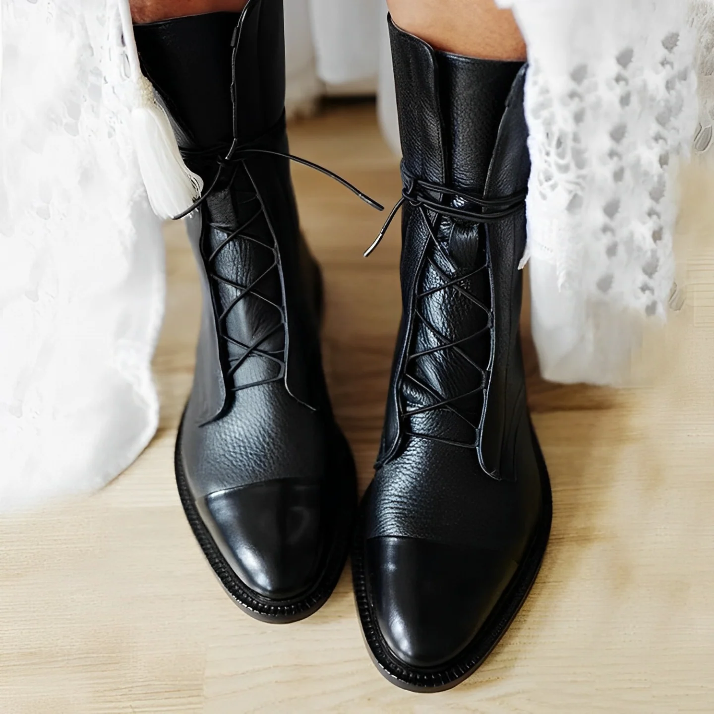 Jesienne buty sznurowane z noskiem typu cap-toe